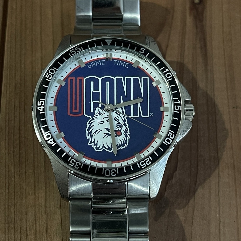 UCONN Huskies Stainless Steel  Watch Connecticut Collectible COACH Series